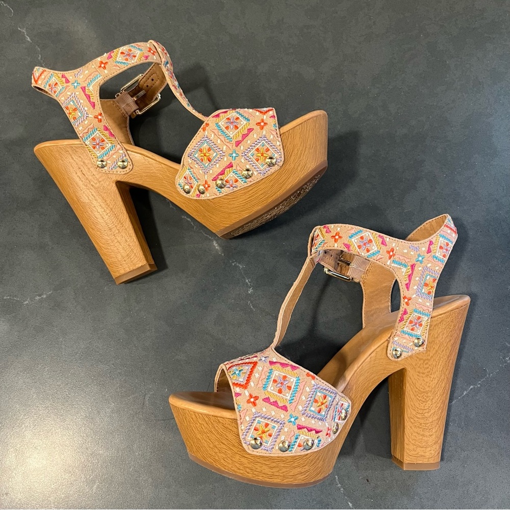 Gianni Bini Multicolor Embroidered Platform Sandals - Picture 9 of 16